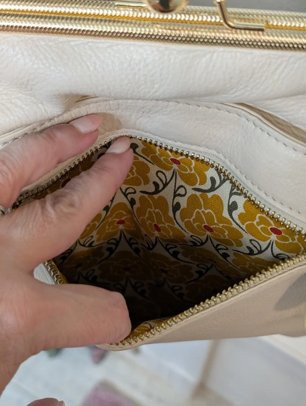 Emma Fox Ivory Pebbled Leather Kiss-Lock Shoulder Bag